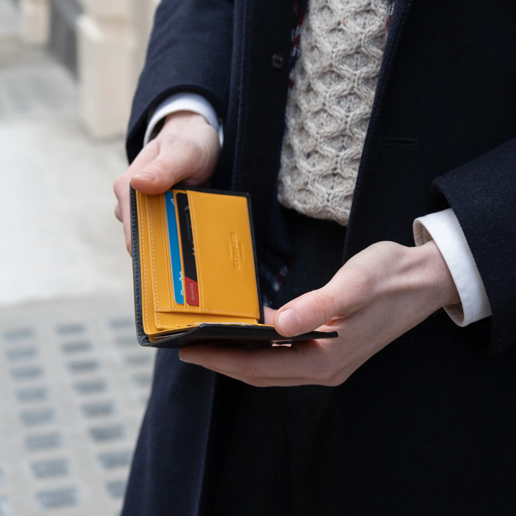 Bridle Hide Billfold Wallet with 6 C/C - Image 4