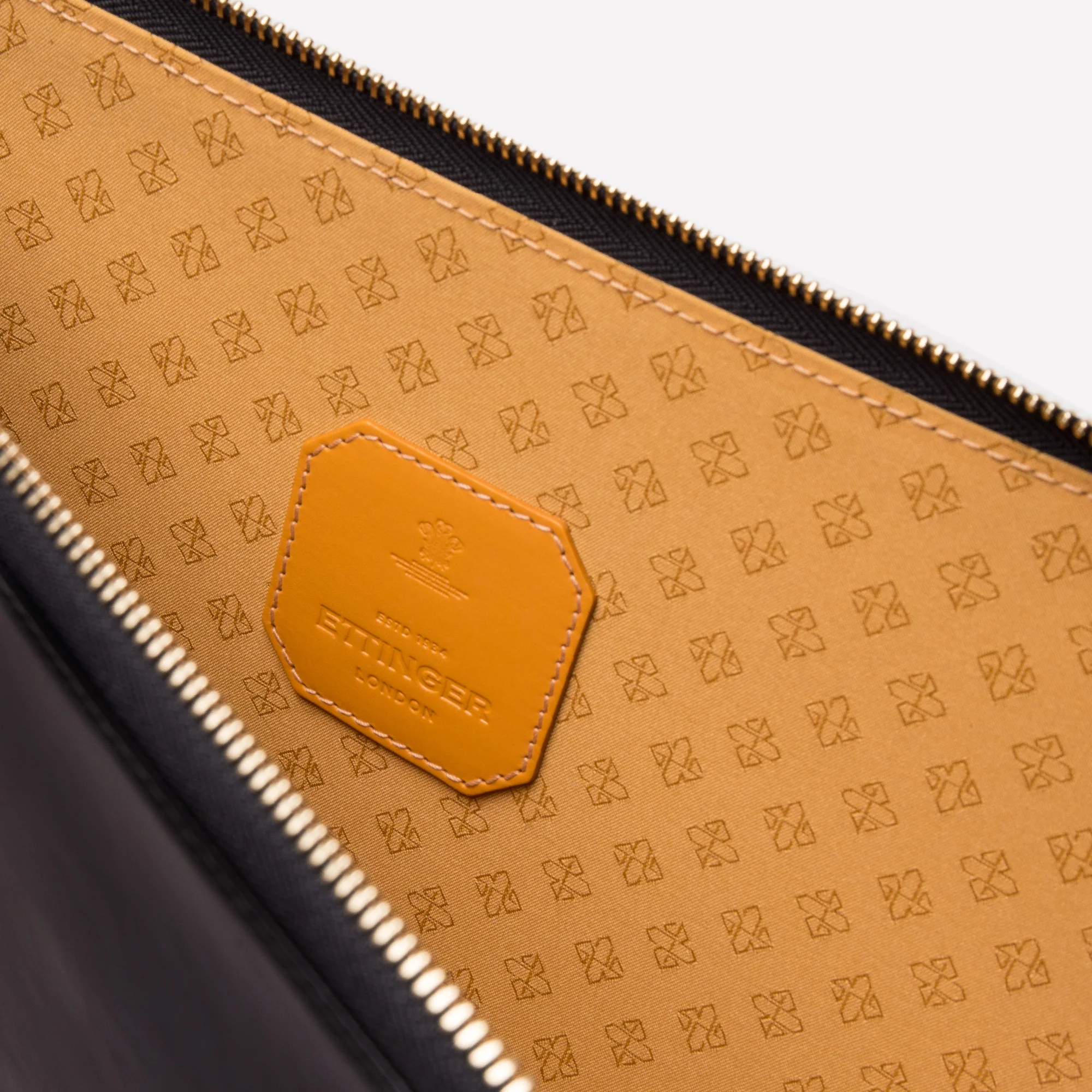 Bridle Hide Medium Zip Pouch - Image 34