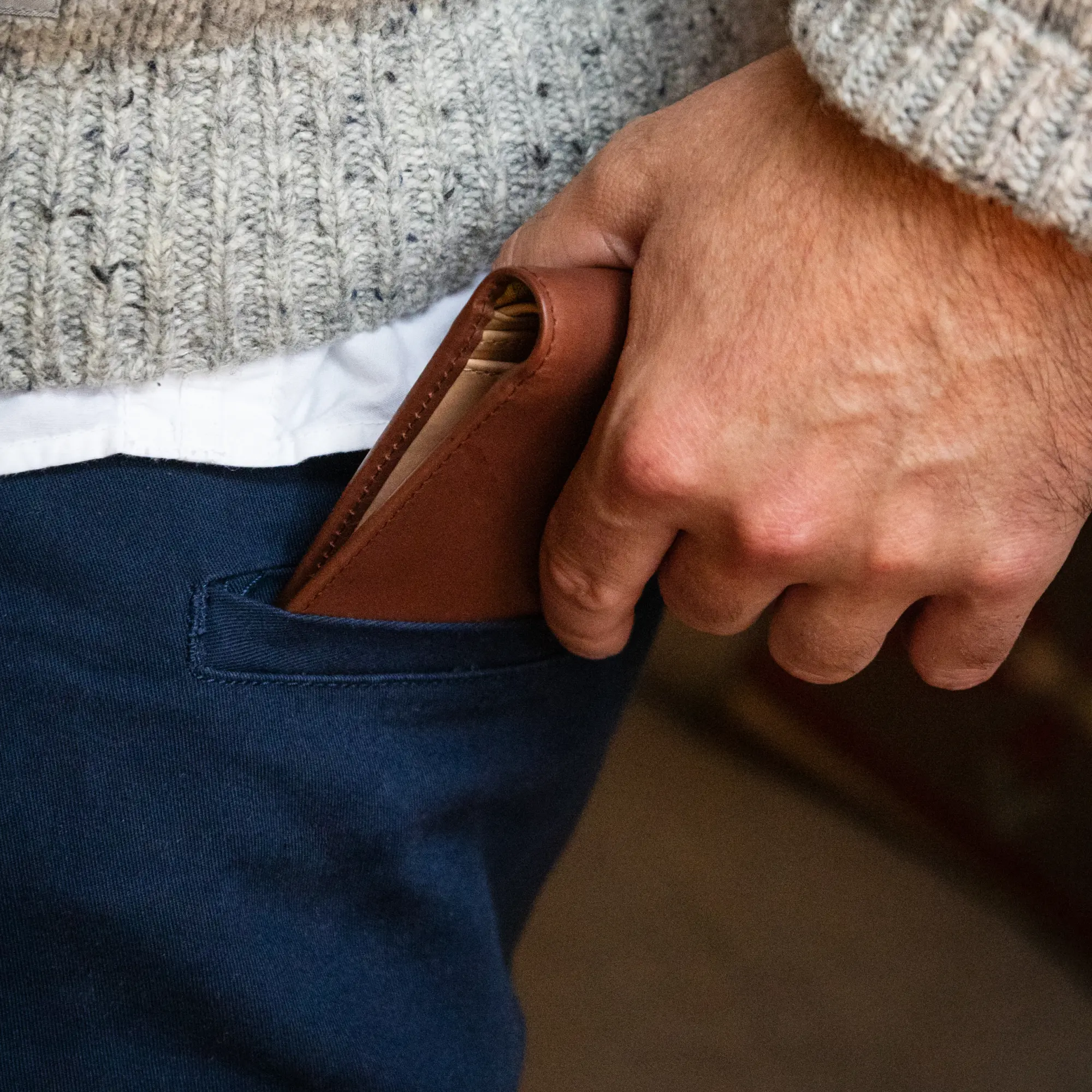 Saint Crispin Billfold Wallet with 6 C/C - Image 4